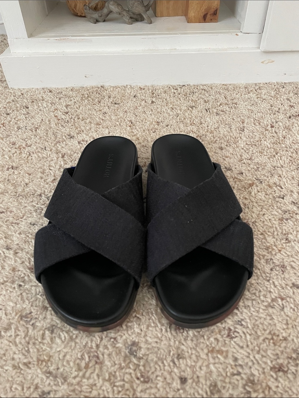 Rothy’s weekender slide